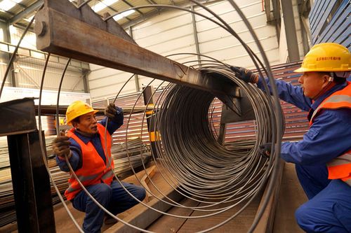 11月22日,在中铁十六局集团北京地铁钢筋集中加工厂